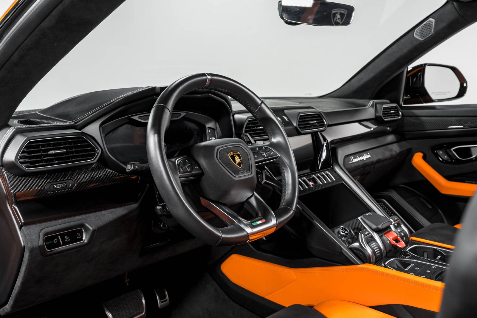 Used 2022 Lamborghini Urus AWD/4WD image 14