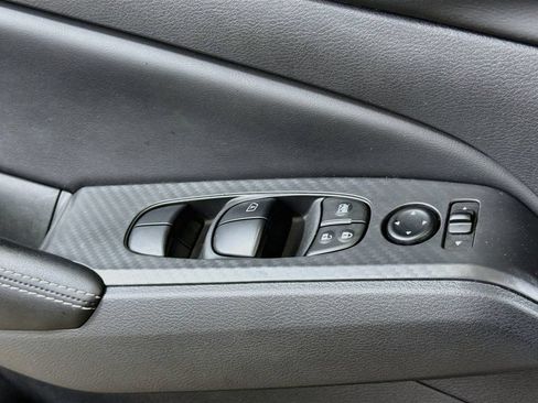 Used 2024 Nissan Altima 2.5 SV AWD/4WD image 18