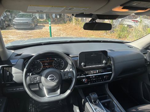 Used 2025 Nissan Pathfinder SV AWD/4WD image 36