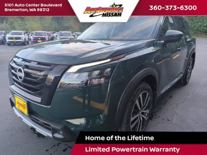 New 2025 Nissan Pathfinder Platinum w/ Black Appearance Package