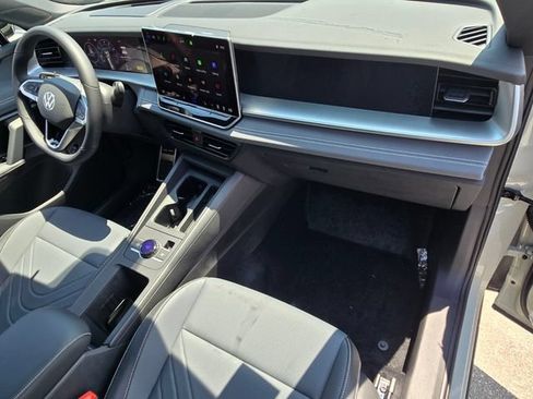New 2026 Volkswagen Tiguan SE R-Line FWD image 16