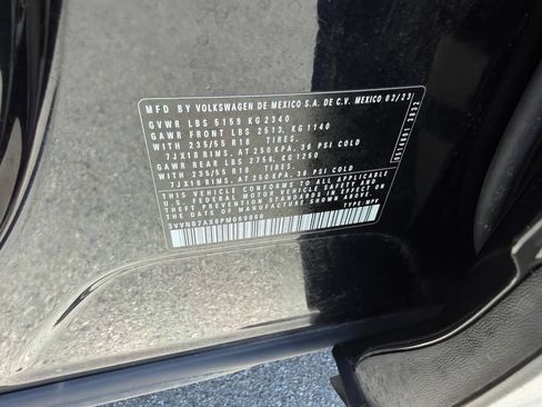 Used 2023 Volkswagen Tiguan SE w/ Panoramic Sunroof Package FWD image 31