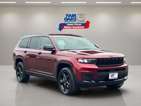 Certified 2022 Jeep Grand Cherokee L Laredo image 1