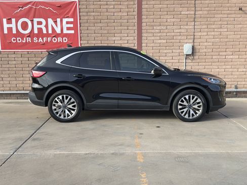 Used 2022 Ford Escape Titanium w/ Class II Trailer Tow Package image 7