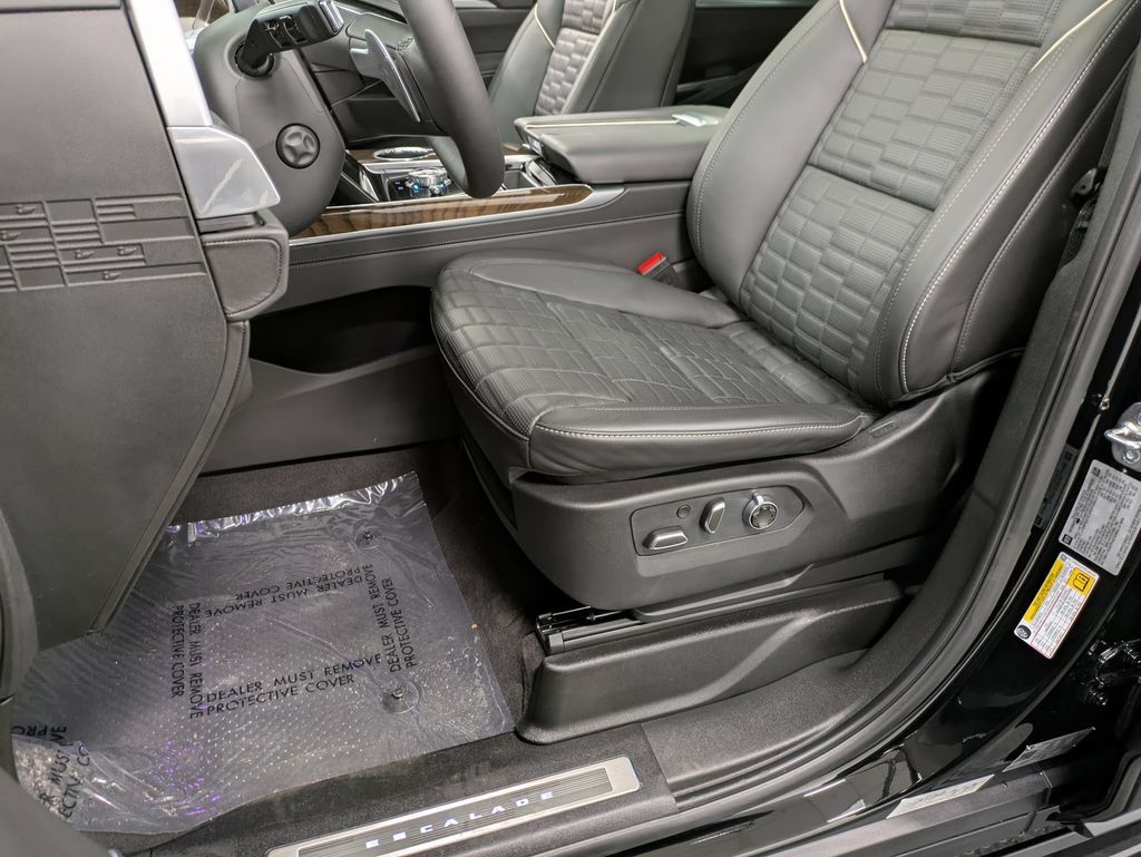 Used 2026 Cadillac Escalade Platinum Sport w/ LPO, Floor Liner Package AWD/4WD image 10