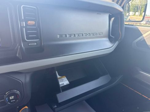 Used 2021 Ford Bronco Badlands w/ Sasquatch Package AWD/4WD image 23