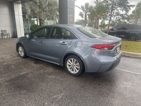 Used 2025 Toyota Corolla XLE FWD image 4