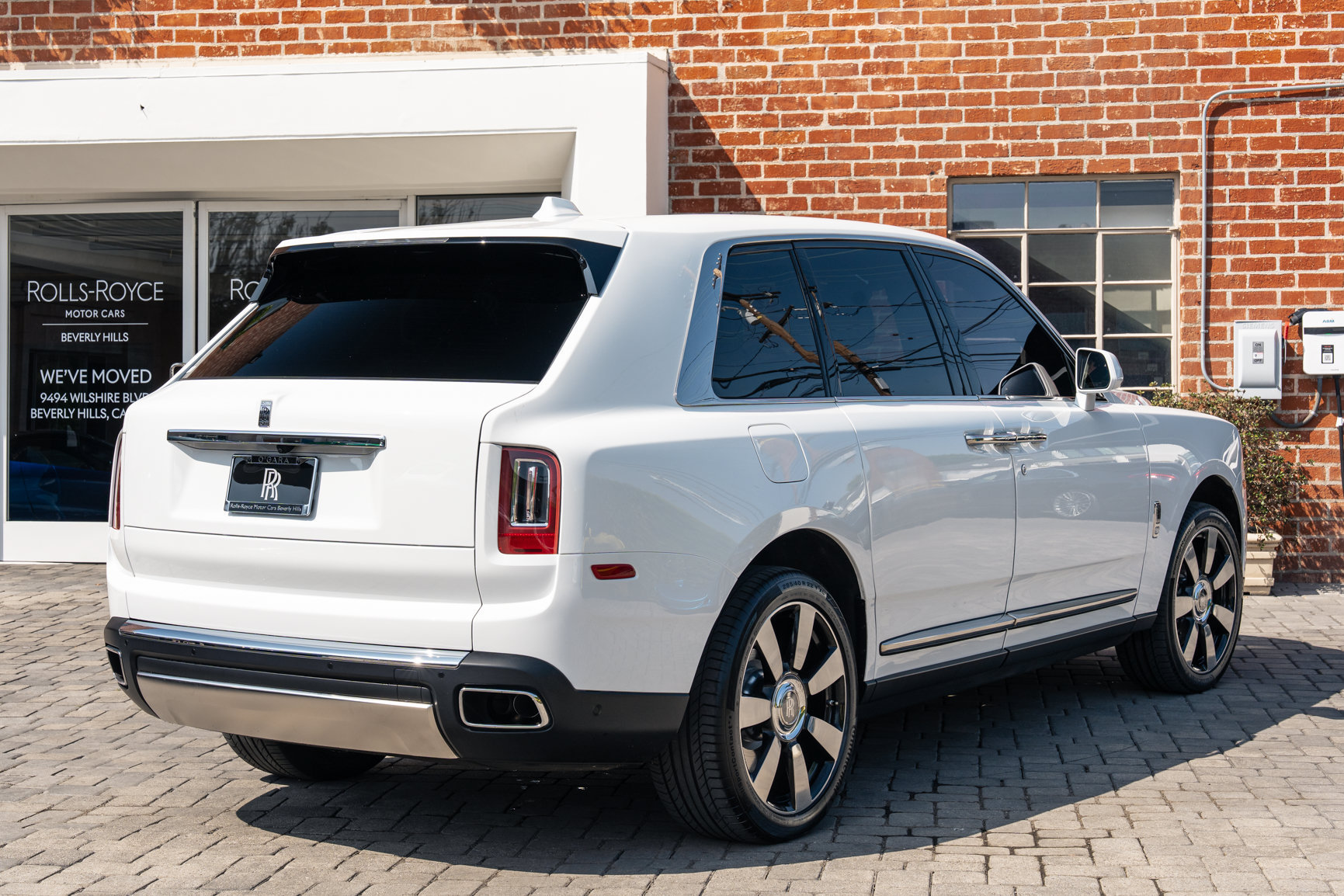 Used 2023 Rolls-Royce Cullinan w/ Technology Package AWD/4WD image 2