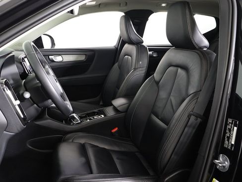 Used 2023 Volvo XC40 B5 Plus w/ Protection Package Premier image 32