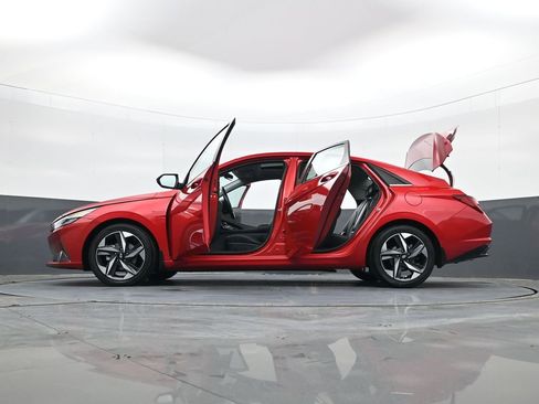 Certified 2023 Hyundai Elantra Limited image 34