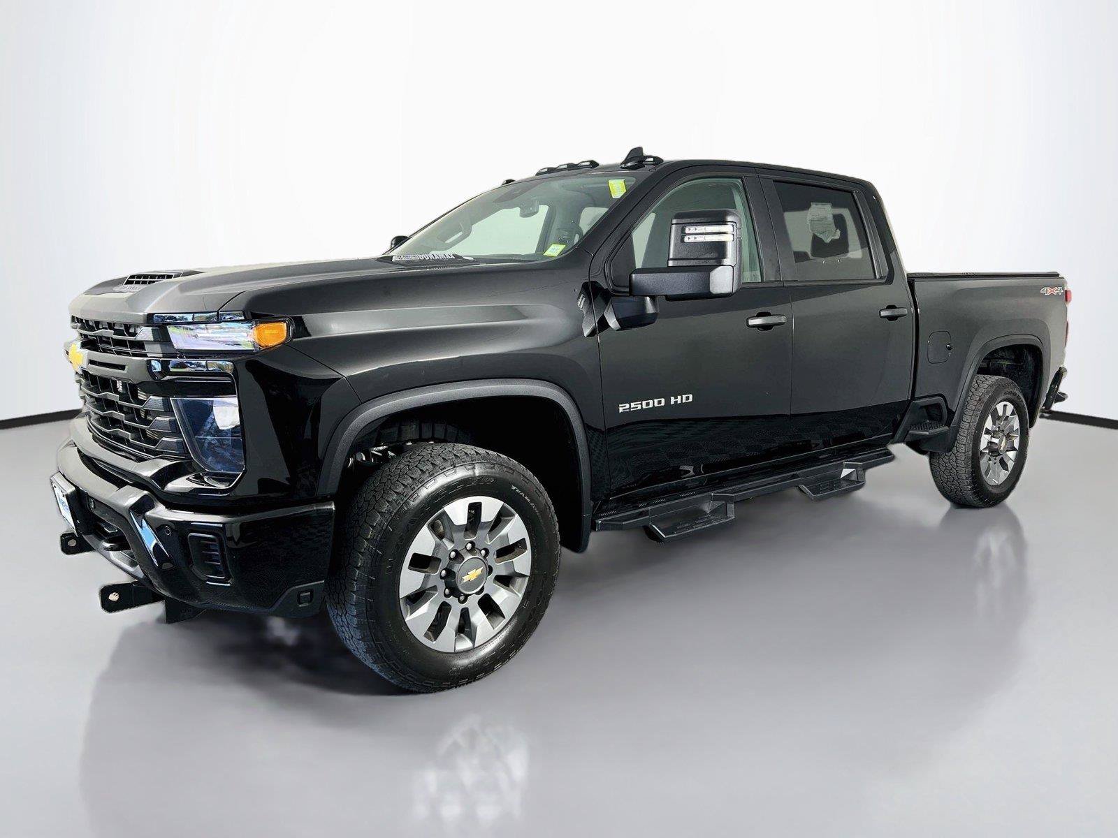 Used 2025 Chevrolet Silverado 2500 Custom w/ Custom Value Package AWD/4WD image 2