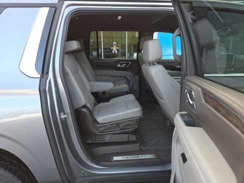 Used 2022 Chevrolet Suburban LT image 56
