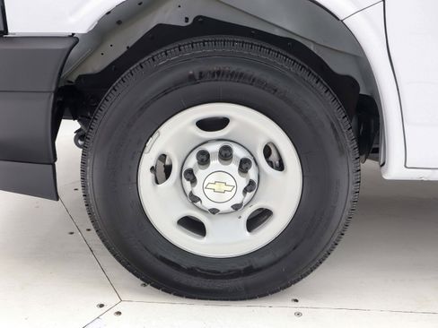 Used 2025 Chevrolet Express 3500 LS image 25