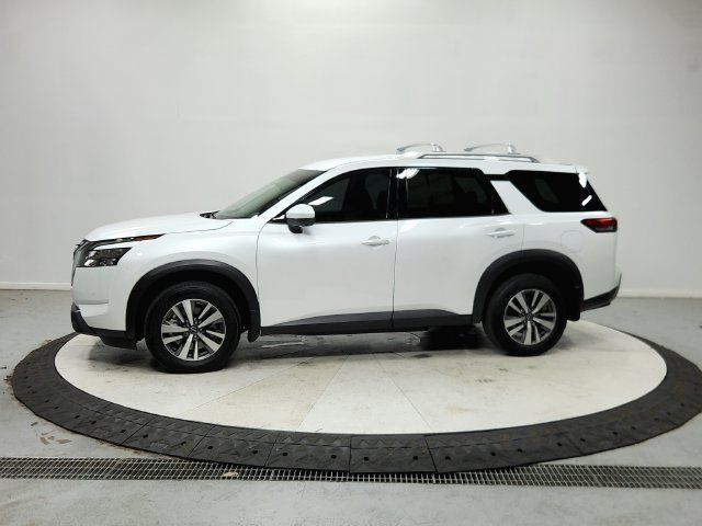 Used 2025 Nissan Pathfinder SL FWD image 5