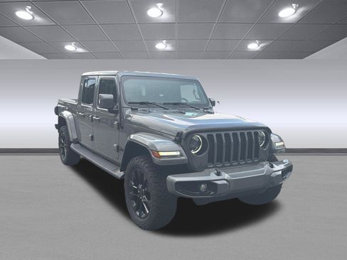 Used 2023 Jeep Gladiator Overland AWD/4WD image 3