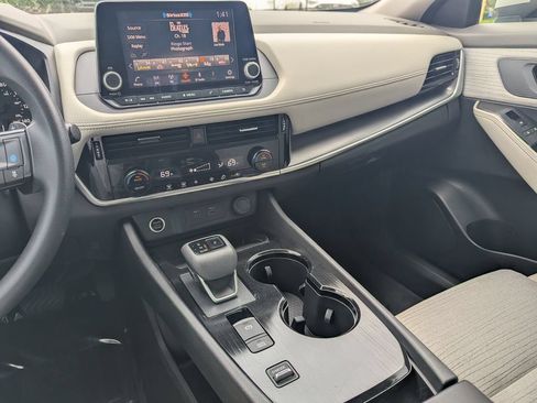 Used 2021 Nissan Rogue SV FWD image 24