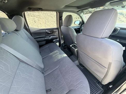 Used 2017 Toyota Tacoma TRD Off-Road image 28