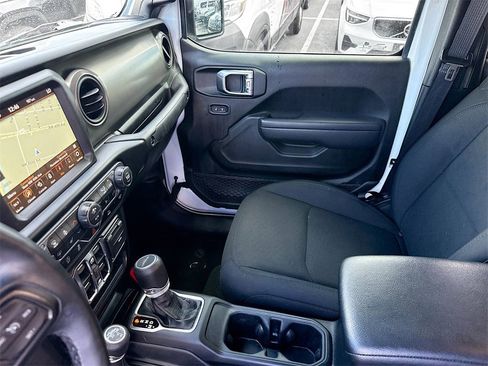 Used 2022 Jeep Gladiator Willys image 26