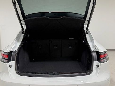 Certified 2026 Porsche Macan image 12