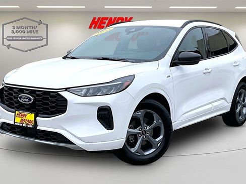 Used 2023 Ford Escape ST-Line w/ Tech Pack #1 AWD/4WD image 3