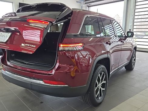 Used 2025 Jeep Grand Cherokee Limited w/ Luxury Tech Group II AWD/4WD image 16