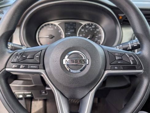 Used 2019 Nissan Kicks S FWD image 18