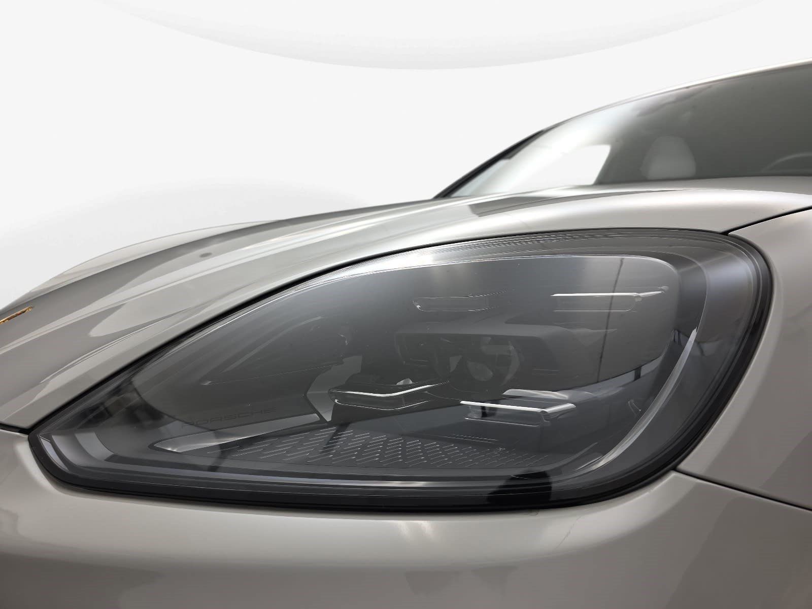 Used 2024 Porsche Cayenne AWD/4WD image 29