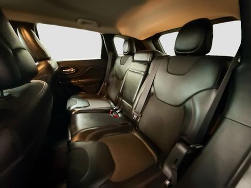 Used 2017 Jeep Cherokee Trailhawk w/ Cold Weather Group image 24