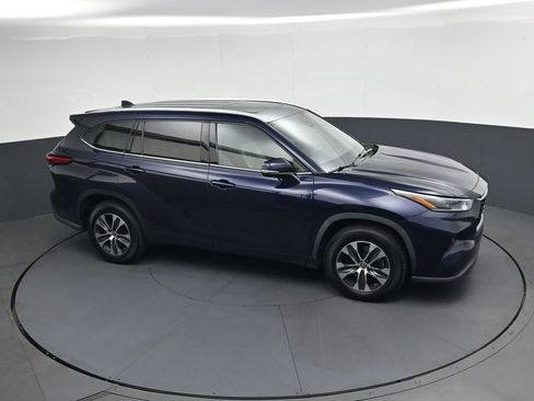 Used 2021 Toyota Highlander XLE FWD image 34