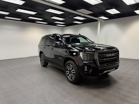 Used 2023 GMC Yukon AT4 w/ AT4 Premium Package AWD/4WD image 7