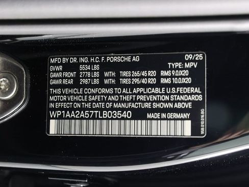Certified 2026 Porsche Macan AWD/4WD image 19