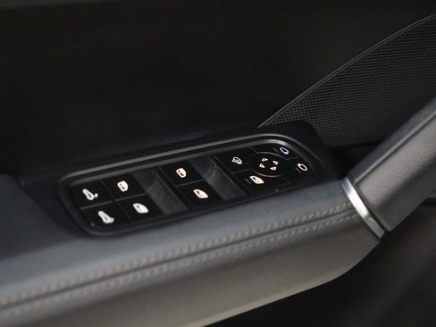 Certified 2023 Porsche Cayenne Platinum Edition image 23