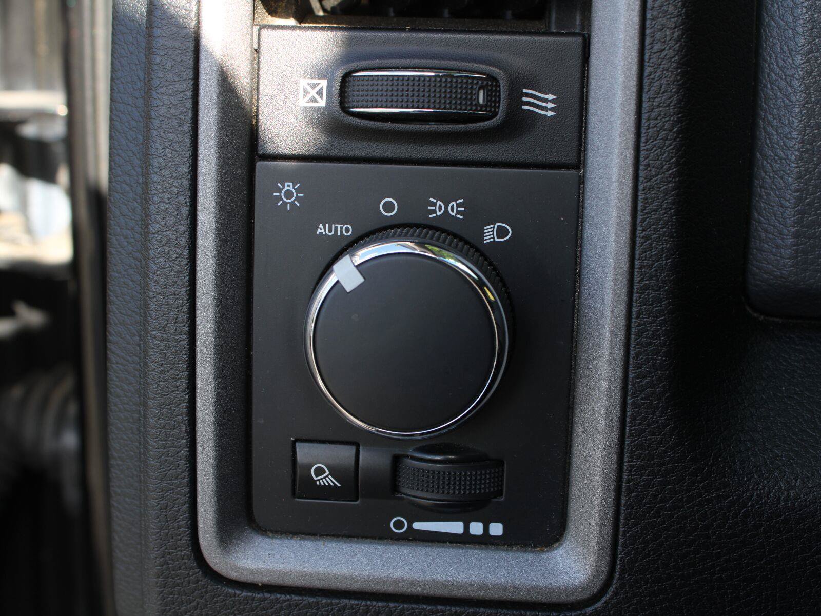 Used 2015 RAM 2500 Tradesman w/ Chrome Appearance Group AWD/4WD image 9
