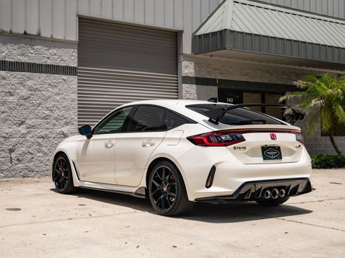 Used 2025 Honda Civic Type R image 5