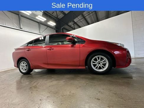 Used 2018 Toyota Prius Three w/ Advanced Technology Package FWD image 3