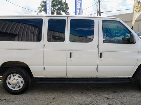 Used 2011 Ford E-350 and Econoline 350 XLT image 8