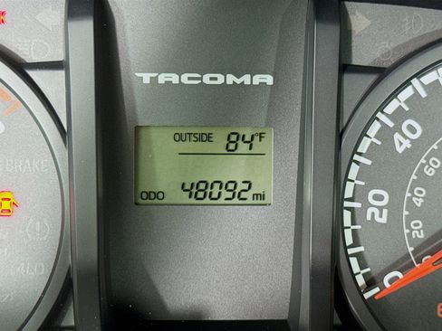 Used 2017 Toyota Tacoma SR AWD/4WD image 13