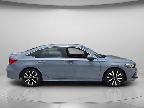 Used 2023 Honda Civic EX image 3