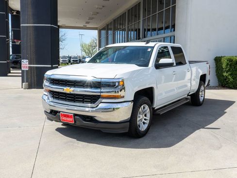 Used 2018 Chevrolet Silverado 1500 LT w/ Trailering Package AWD/4WD image 3