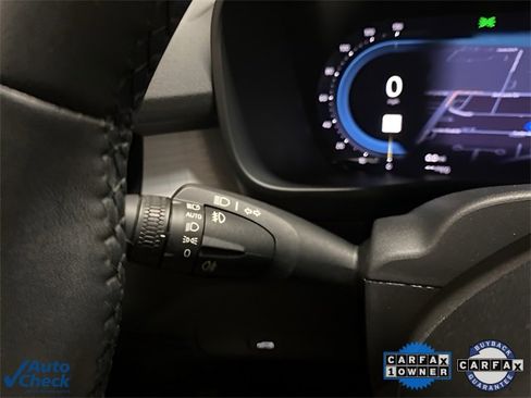 Used 2025 Volvo XC40 B5 Core image 30