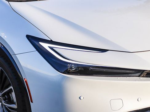 Certified 2025 Toyota Prius XLE image 5