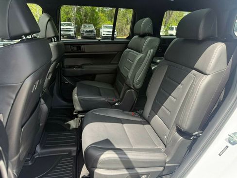 Used 2025 Hyundai Santa Fe Calligraphy image 9