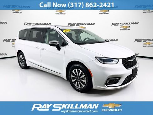 Used 2023 Chrysler Pacifica Limited image 1