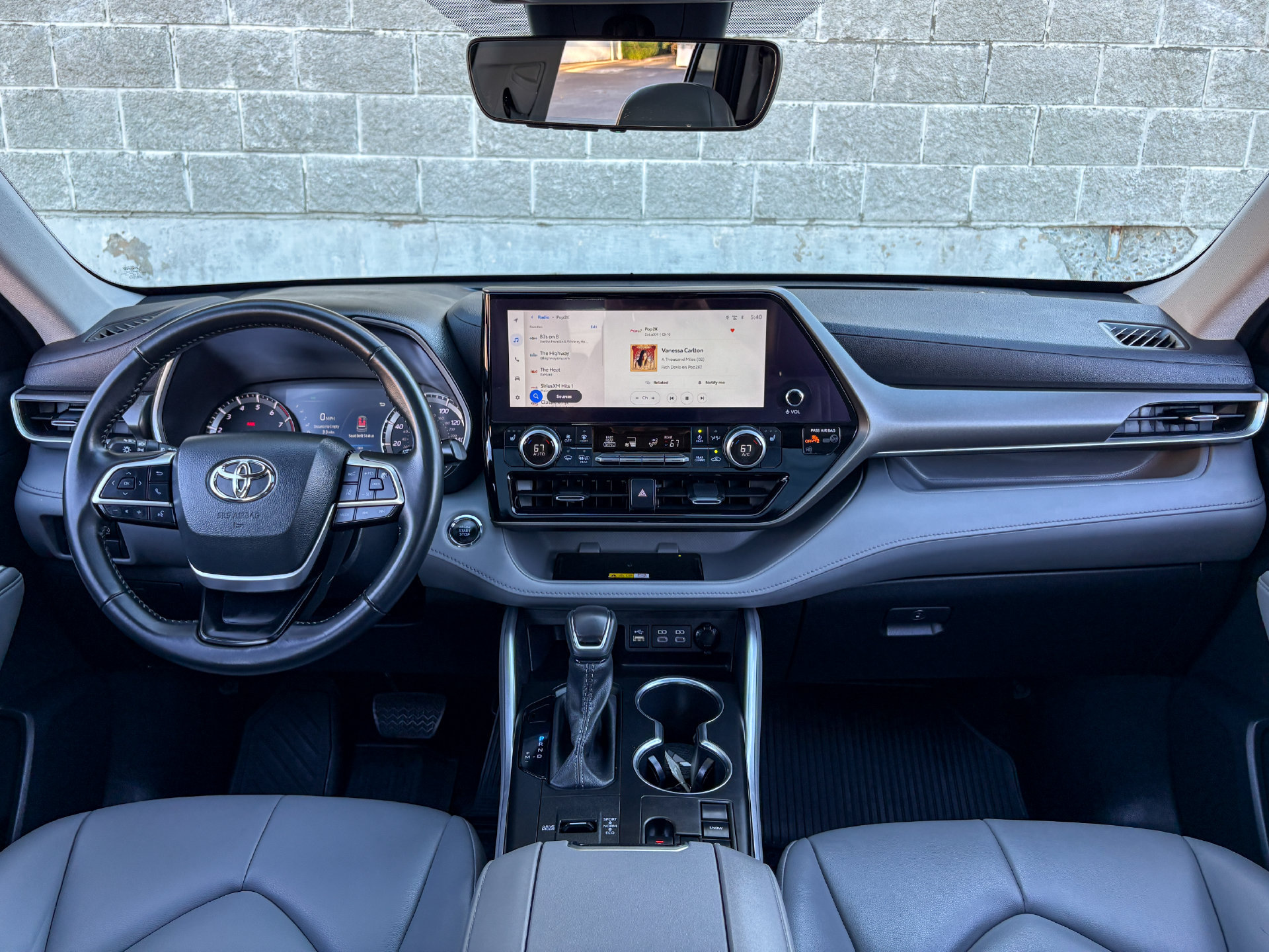 Used 2023 Toyota Highlander XLE FWD image 27