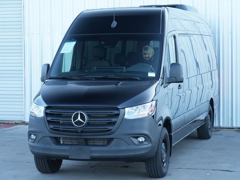 Used 2024 Mercedes-Benz Sprinter 2500 image 43