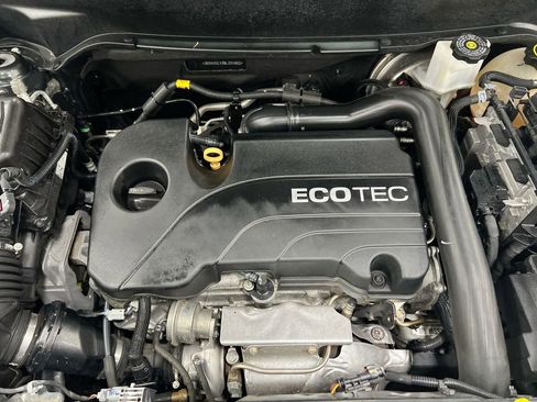 Used 2021 Chevrolet Equinox LT image 24