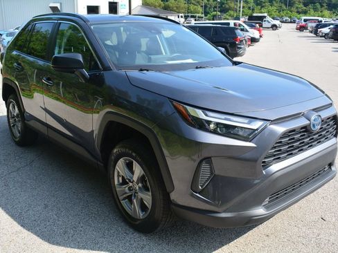 Used 2024 Toyota RAV4 LE AWD/4WD image 4
