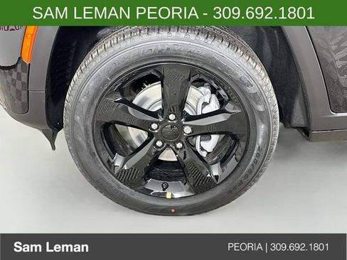 New 2026 Jeep Grand Cherokee Limited w/ Limited Altitude Package AWD/4WD image 30