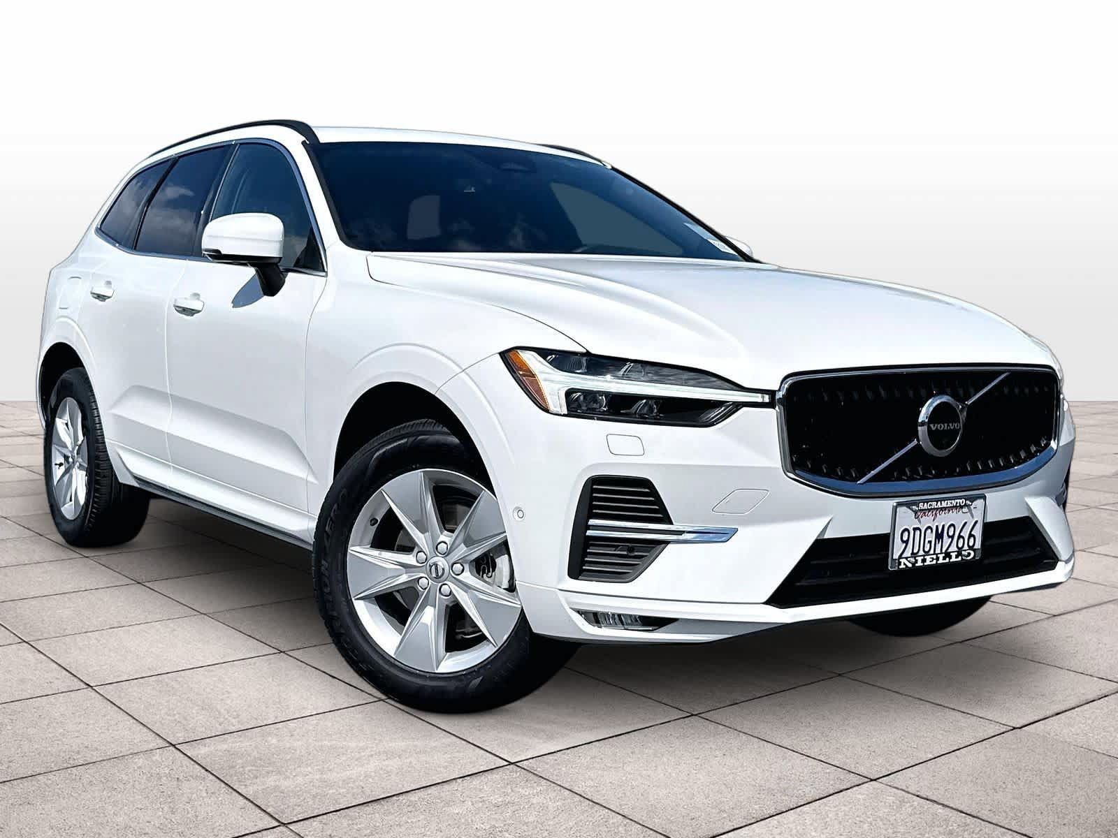 Used 2022 Volvo XC60 B5 Momentum AWD/4WD image 2