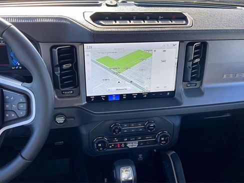 New 2025 Ford Bronco Badlands image 6